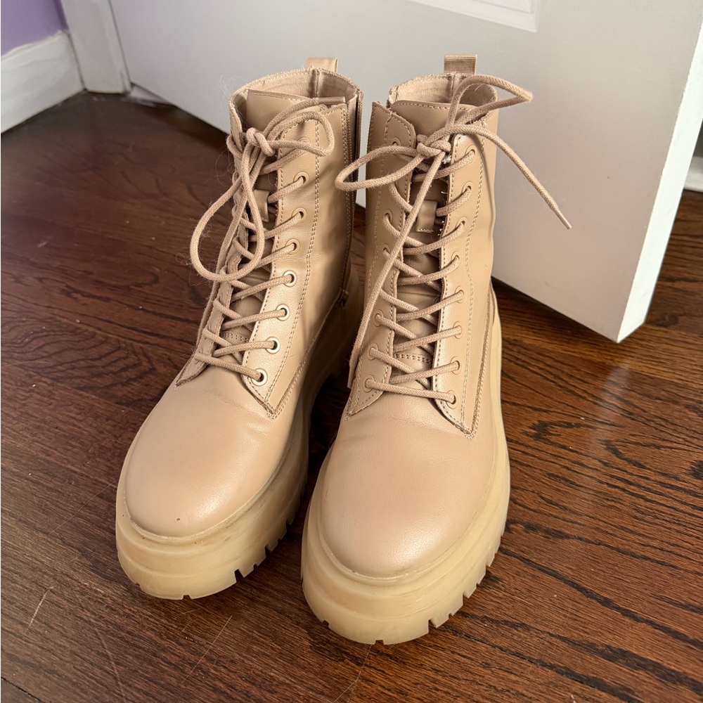 Women’s Lace-Up Platform Combat Boots - Tan